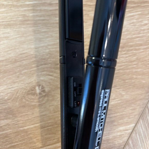 Paul Mitchell ProTools Sleek Black Styler - Picture 4 of 7